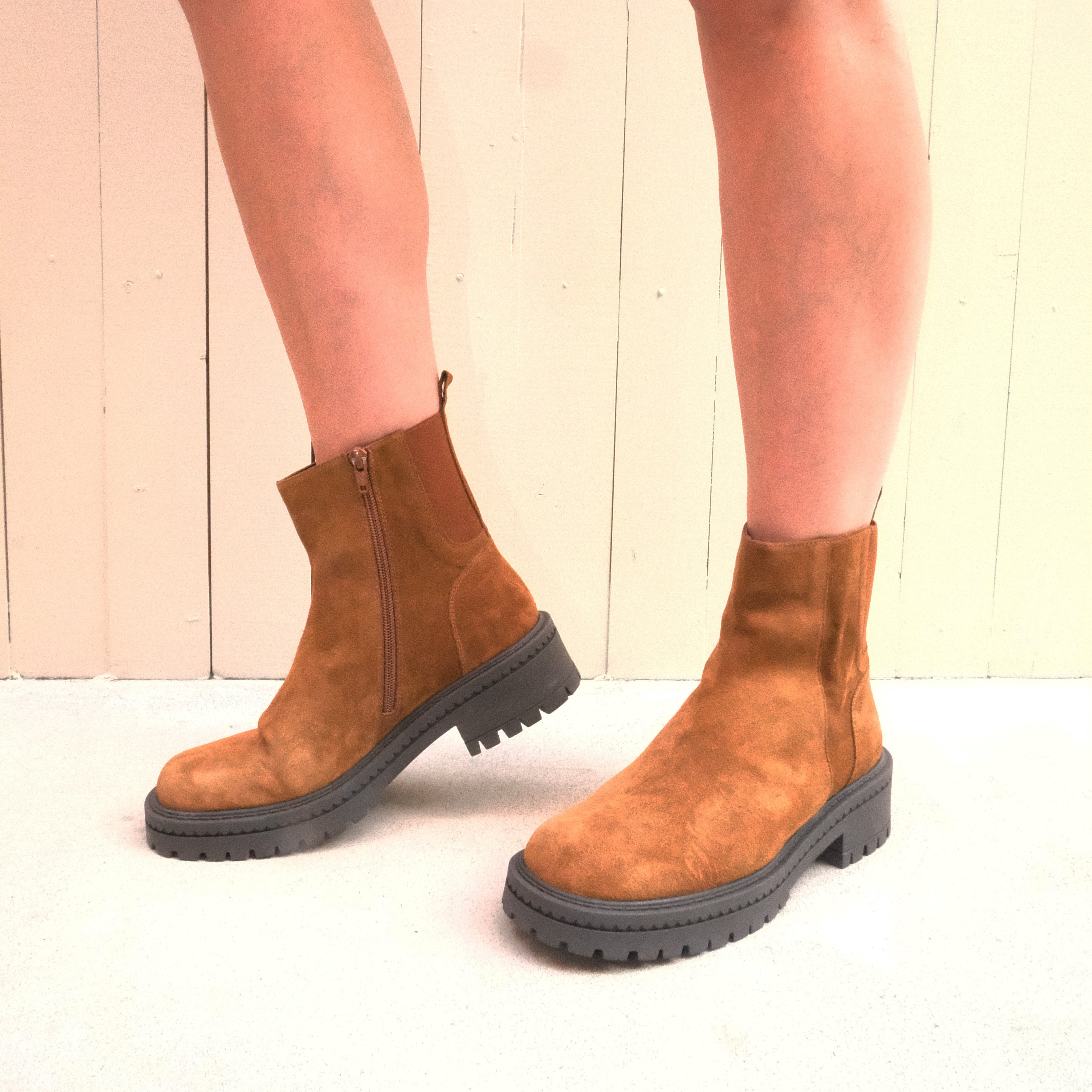 The 9-5-9 Chelsea Boot Tan Suede