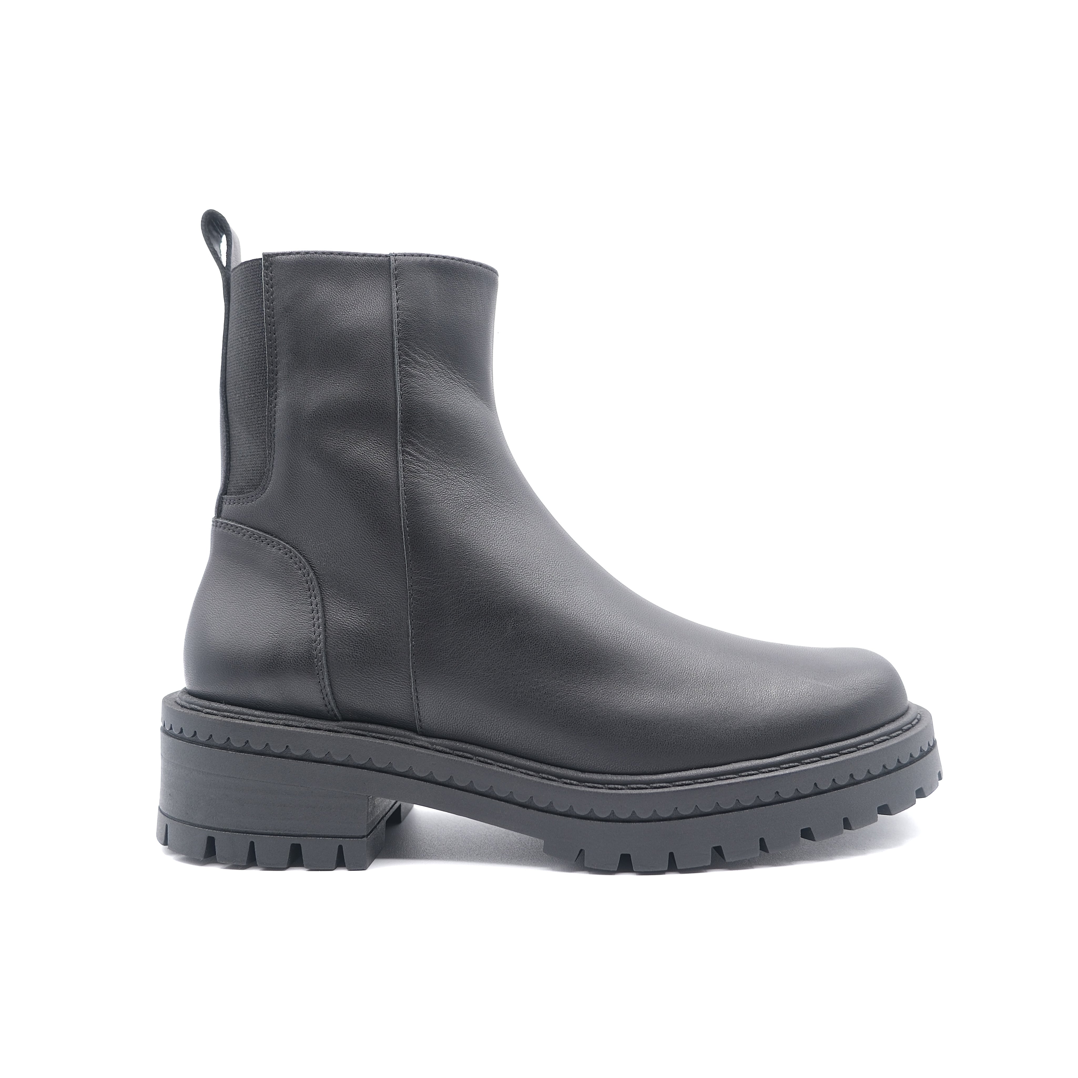 KAMI_ChelseaBoots_Black_856a862d-19dc-4c9f-b2f4-fff1cf86e873.jpg